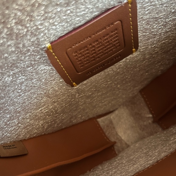 New Coach X Observed By Us Heart Crossbody - Picture 8 of 9